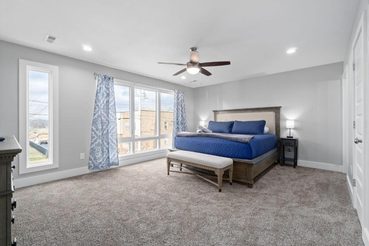 Rebecca'S Downtown Luxury Living Villa คลาร์กส์วิลล์ ภายนอก รูปภาพ