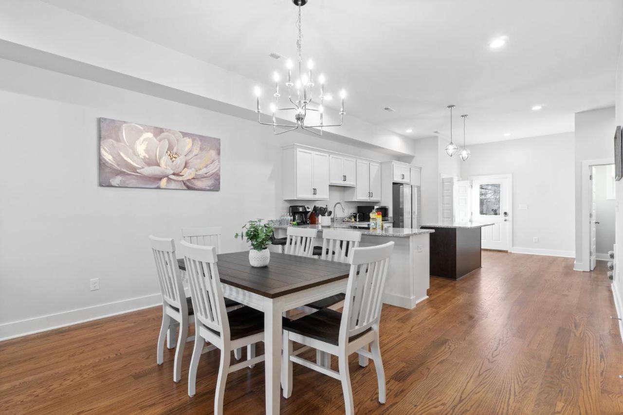 Rebecca'S Downtown Luxury Living Villa คลาร์กส์วิลล์ ภายนอก รูปภาพ