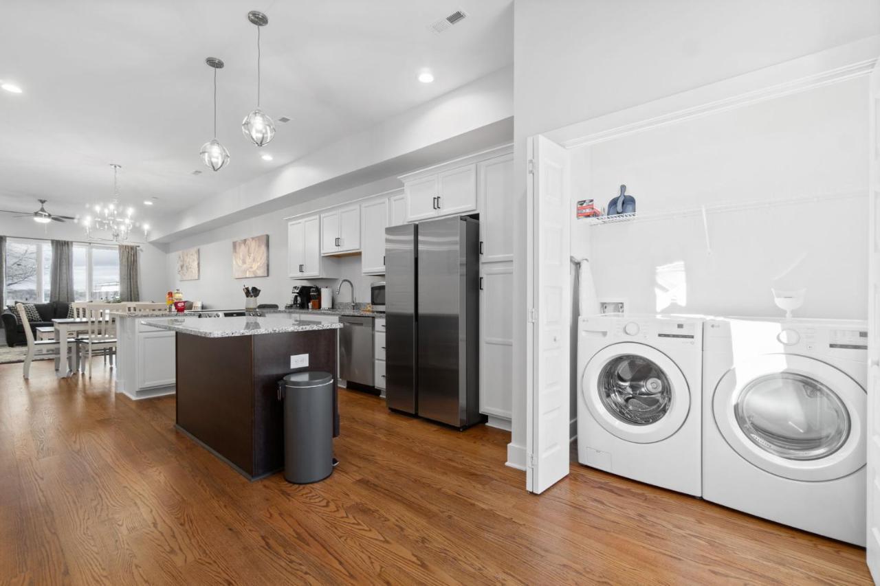 Rebecca'S Downtown Luxury Living Villa คลาร์กส์วิลล์ ภายนอก รูปภาพ