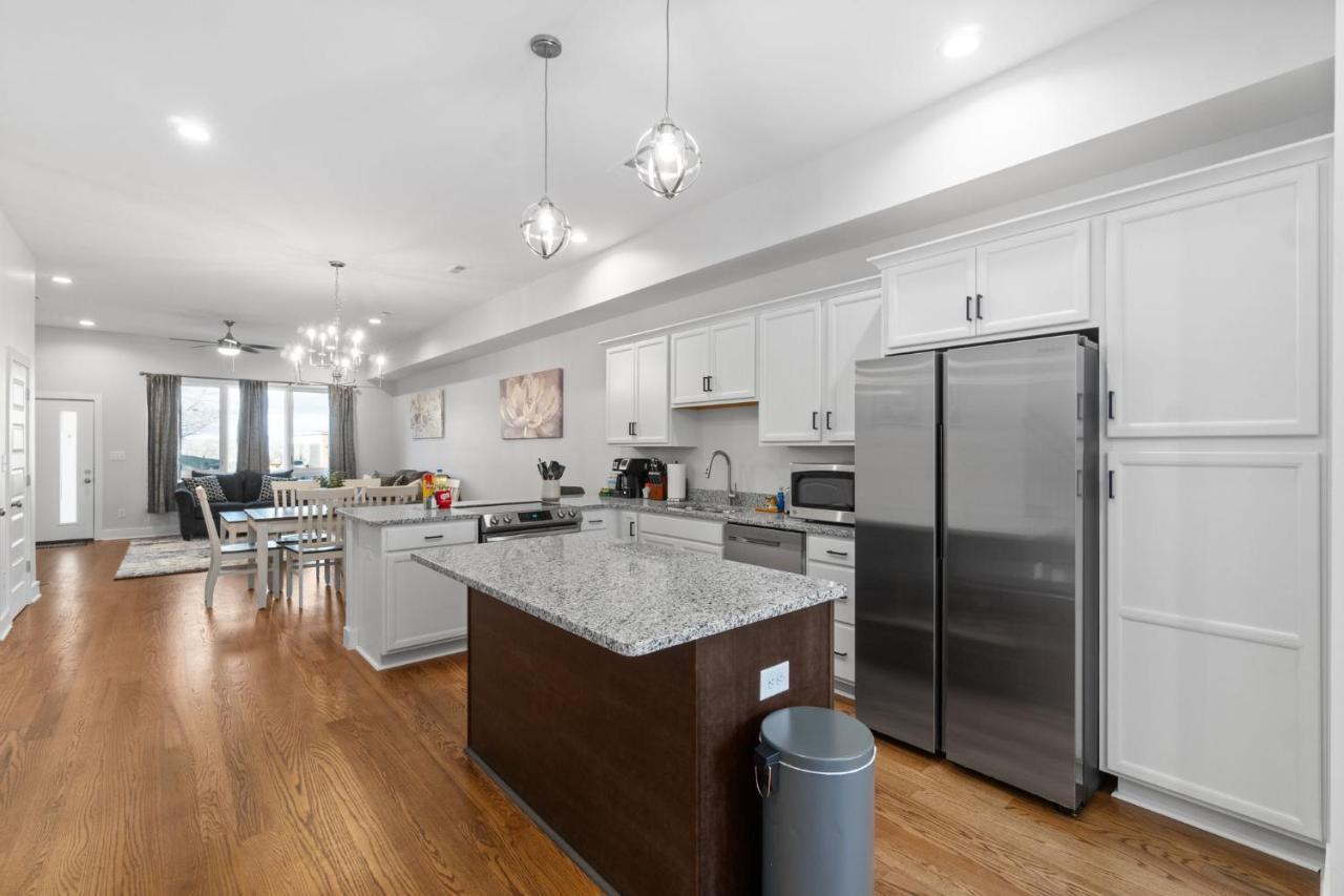 Rebecca'S Downtown Luxury Living Villa คลาร์กส์วิลล์ ภายนอก รูปภาพ