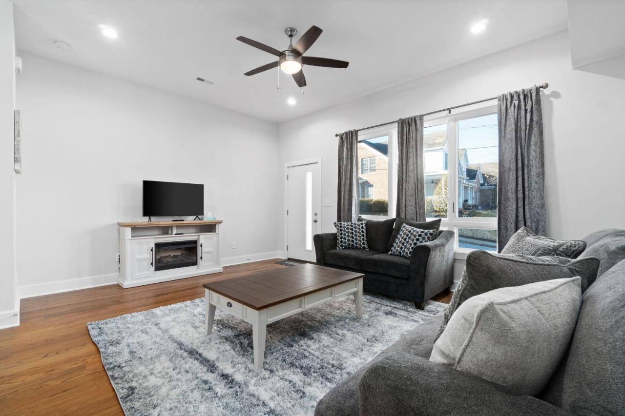 Rebecca'S Downtown Luxury Living Villa คลาร์กส์วิลล์ ภายนอก รูปภาพ