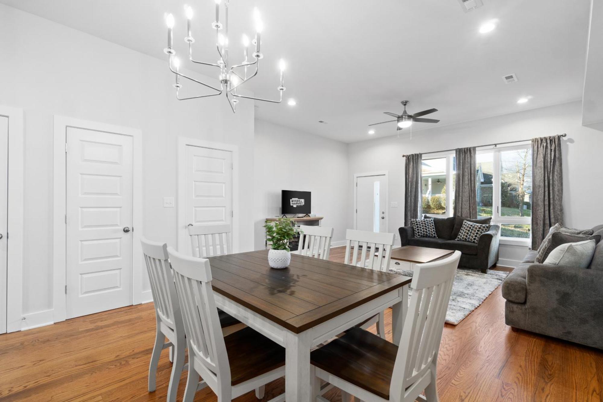 Rebecca'S Downtown Luxury Living Villa คลาร์กส์วิลล์ ภายนอก รูปภาพ