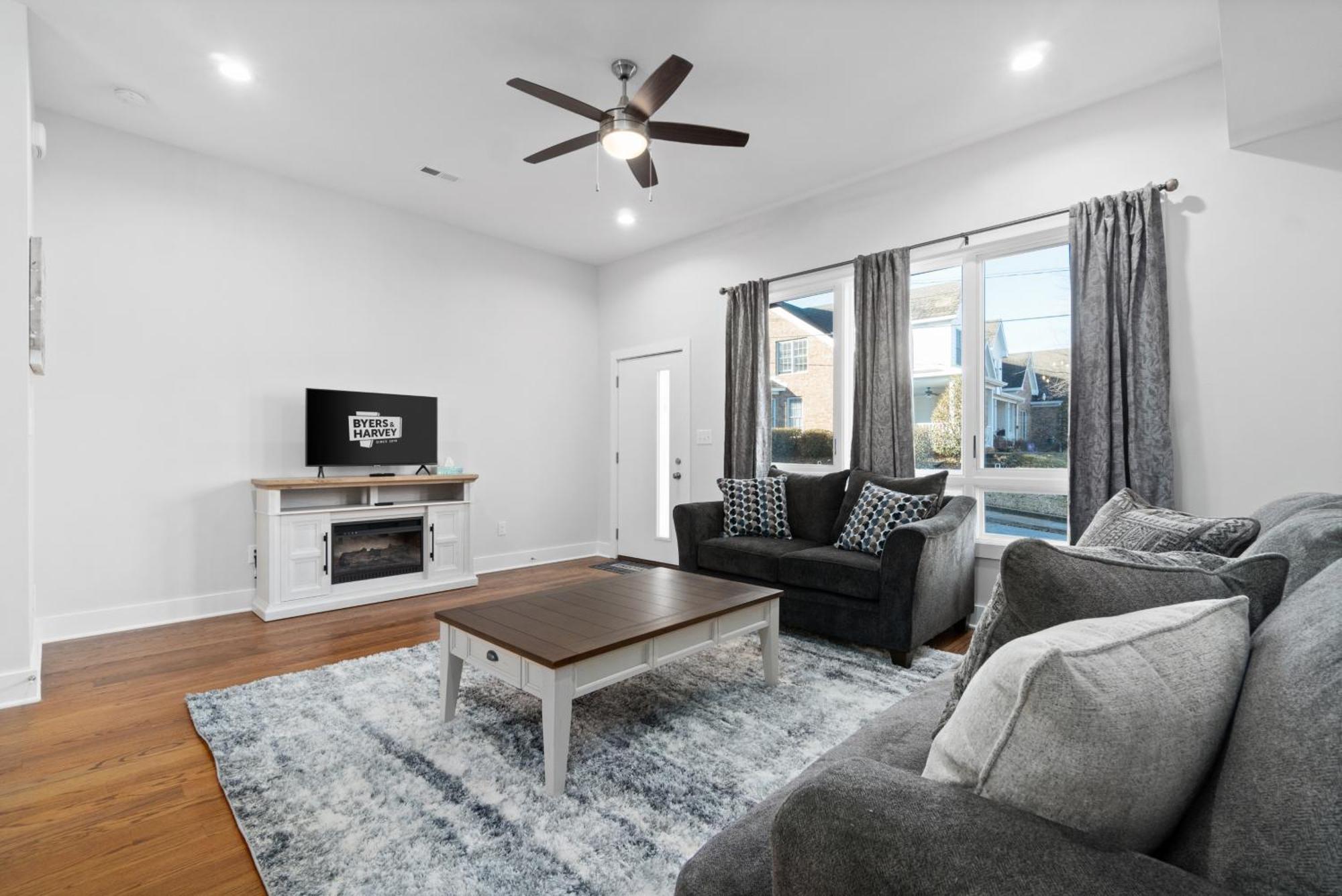 Rebecca'S Downtown Luxury Living Villa คลาร์กส์วิลล์ ภายนอก รูปภาพ